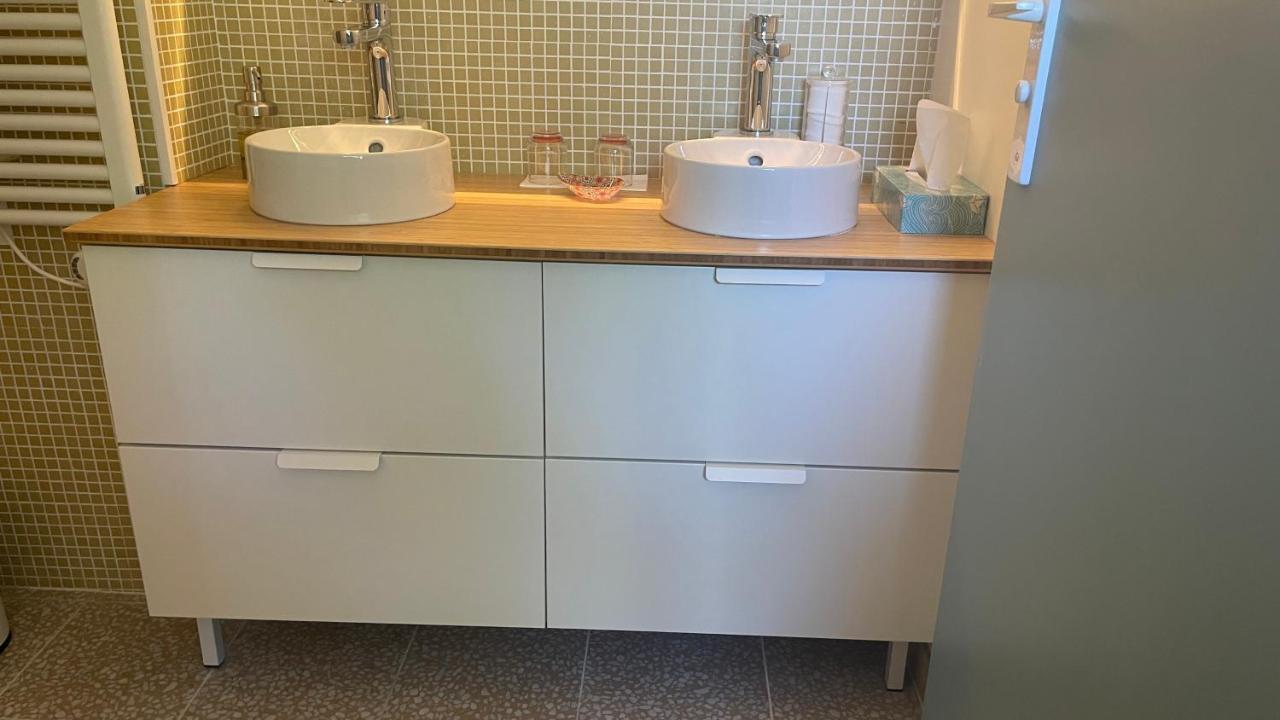 Au Coeur Du Vieux Toulon Au Calme Appartement Renove Climatise Confortable Etage Eleve Avec Ascenseur Proche Parking Et Toutes Commodites 외부 사진