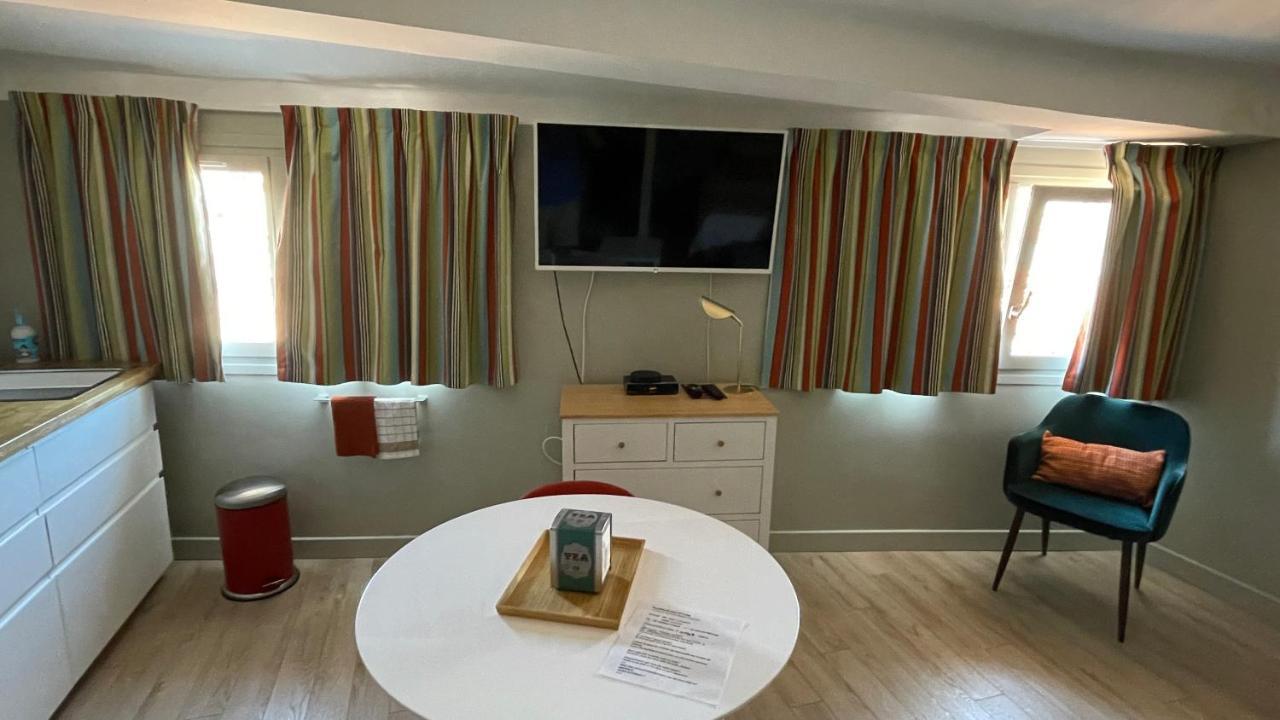 Au Coeur Du Vieux Toulon Au Calme Appartement Renove Climatise Confortable Etage Eleve Avec Ascenseur Proche Parking Et Toutes Commodites 외부 사진