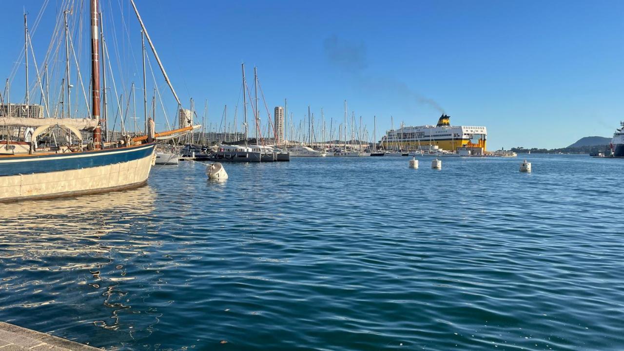 Au Coeur Du Vieux Toulon Au Calme Appartement Renove Climatise Confortable Etage Eleve Avec Ascenseur Proche Parking Et Toutes Commodites 외부 사진