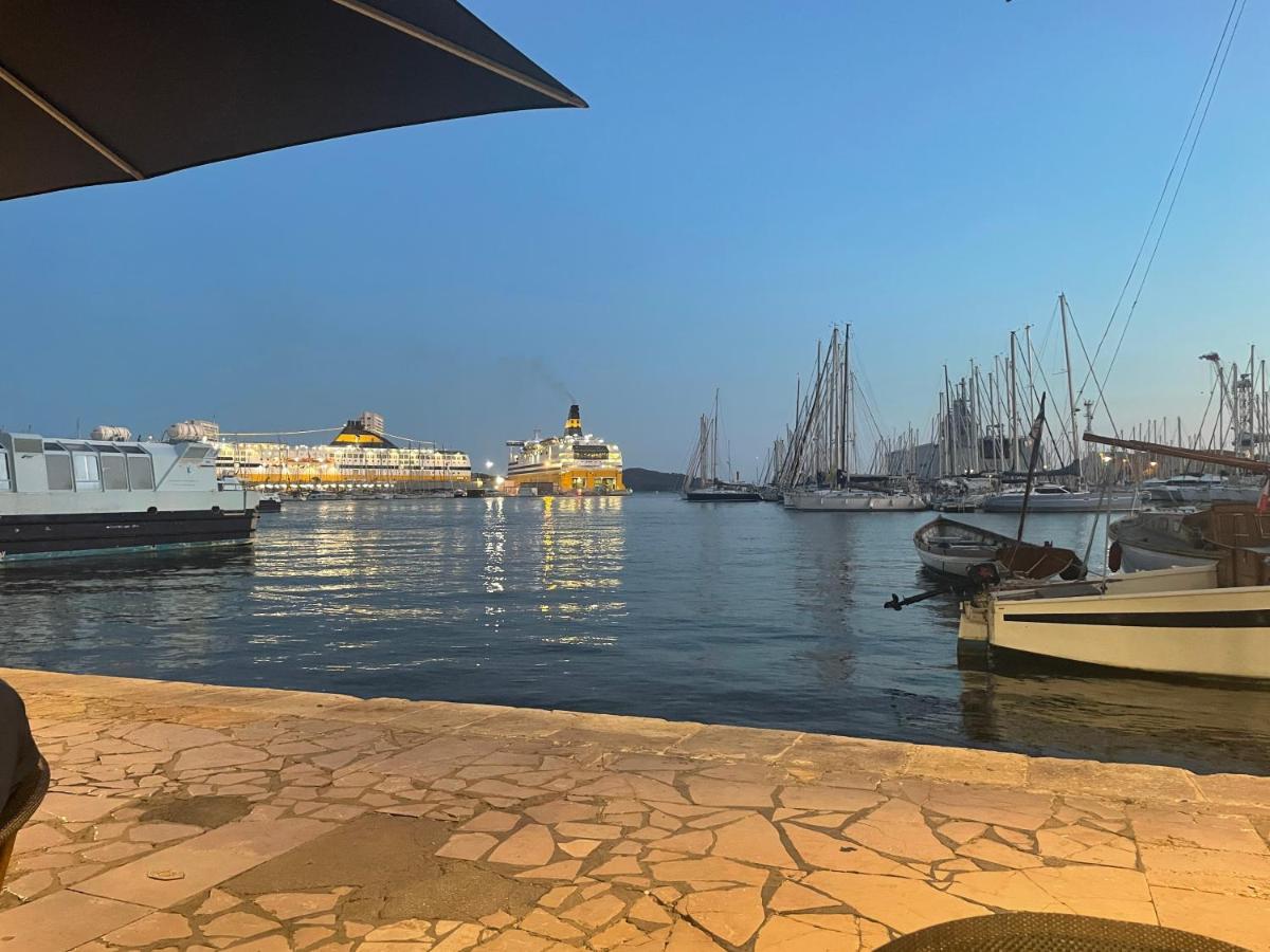 Au Coeur Du Vieux Toulon Au Calme Appartement Renove Climatise Confortable Etage Eleve Avec Ascenseur Proche Parking Et Toutes Commodites 외부 사진